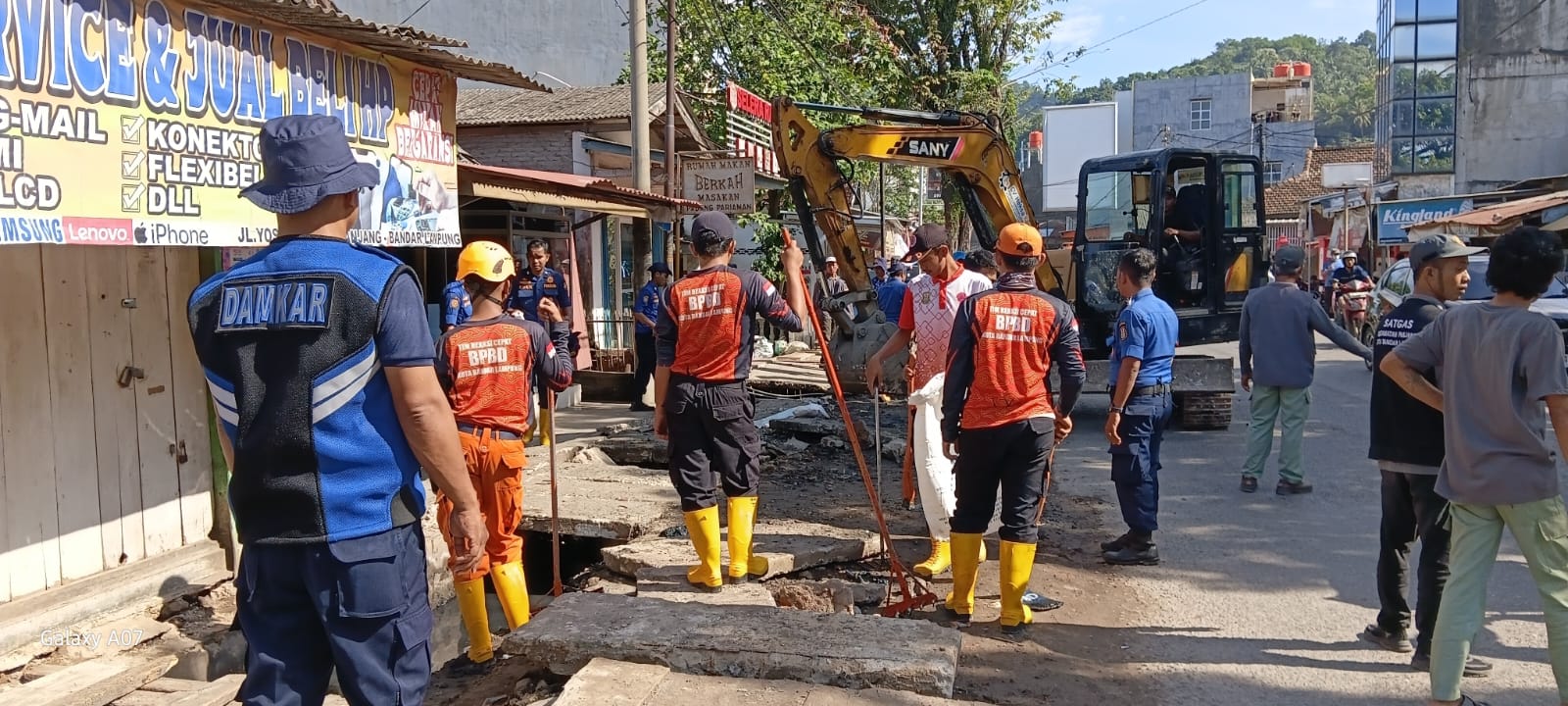 Kamis (05/02/2026) Pukul 09.26 WIB BPBD Kota Bandar Lampung melakukan Evakuasi Pembersihan Drainase dengan mengirimkan Tim Reaksi Cepat di wilayah Kota Bandar Lampung.